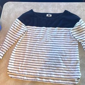 Medium old navy striped top
